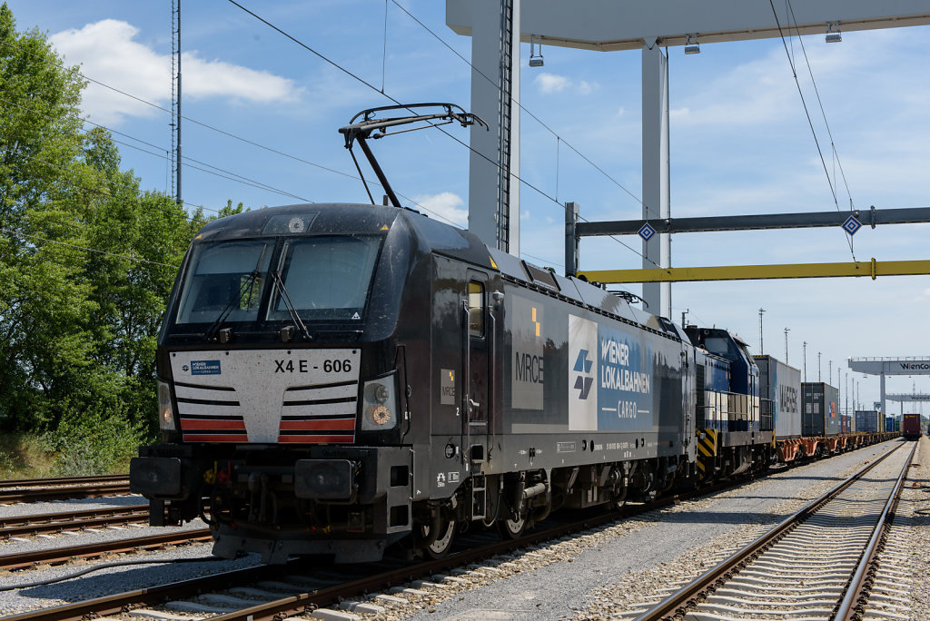 Lokomotive der WLB Cargo am Container-Terminal Wien