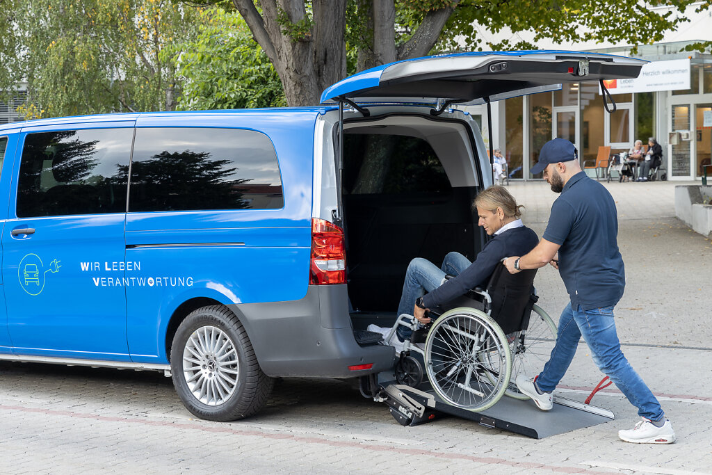 Rollstuhlgerechtes E-Auto