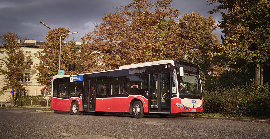 WLV-Busse im Einsatz für die Wiener Linien